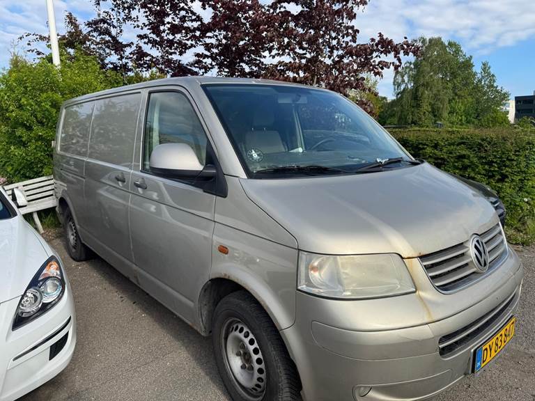 VW Transporter 2,5 TDi 130 Kassevogn