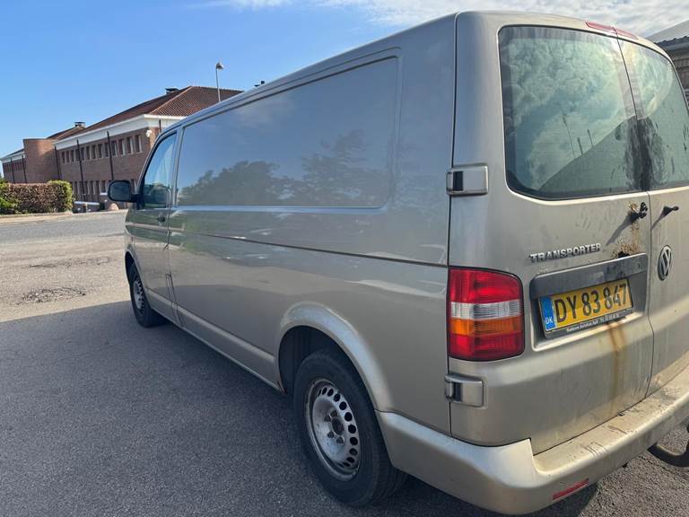 VW Transporter 2,5 TDi 130 Kassevogn