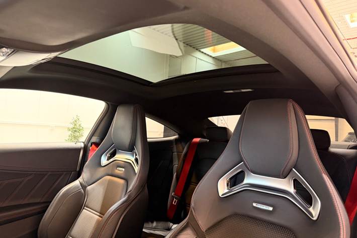 Sort Mercedes C43 fra 2018