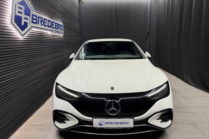 Hvid Mercedes EQE350+ fra 2022