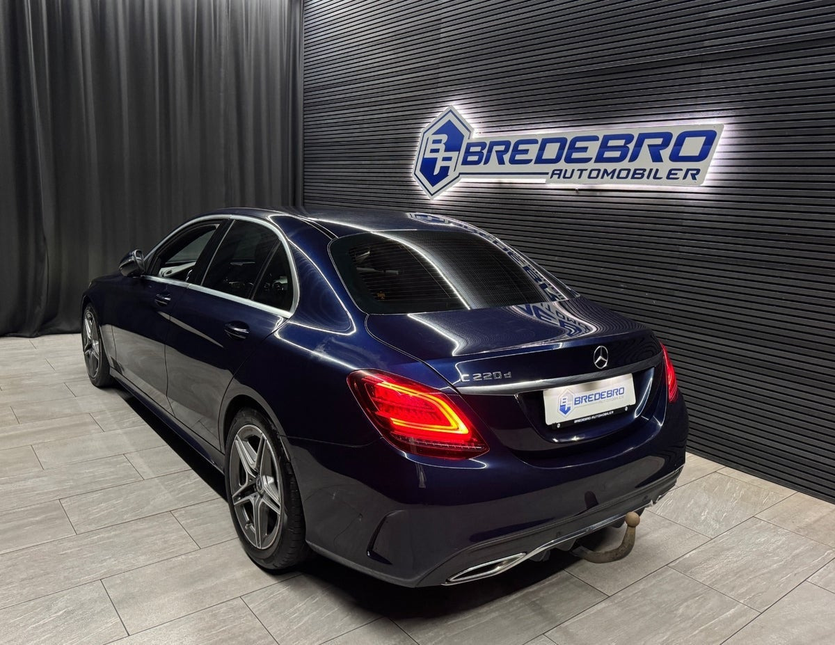 Blå Mercedes C220 d fra 2019