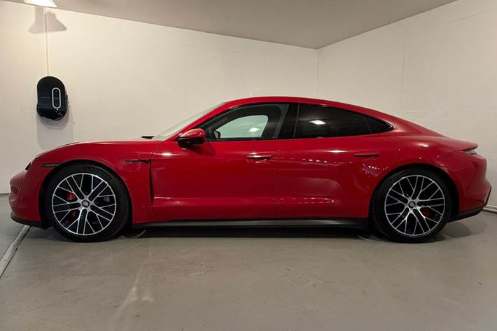 Rød Porsche Taycan 4S fra 2021