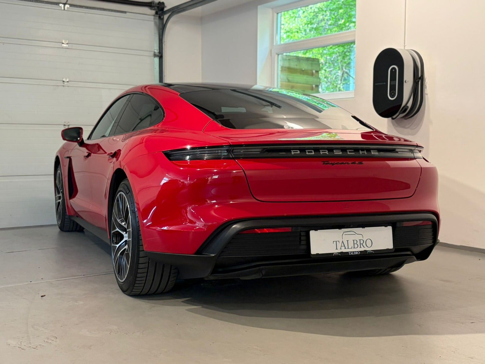 Rød Porsche Taycan 4S fra 2021