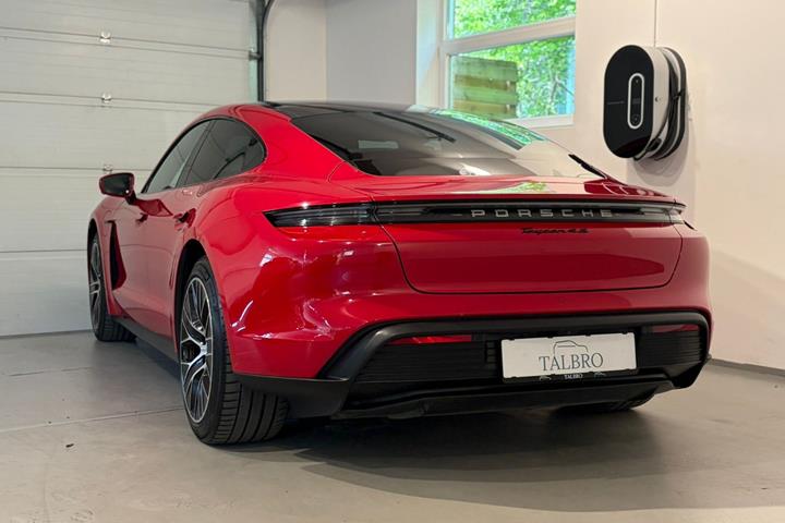 Rød Porsche Taycan 4S fra 2021