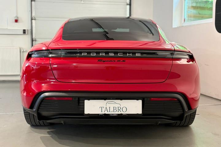 Rød Porsche Taycan 4S fra 2021