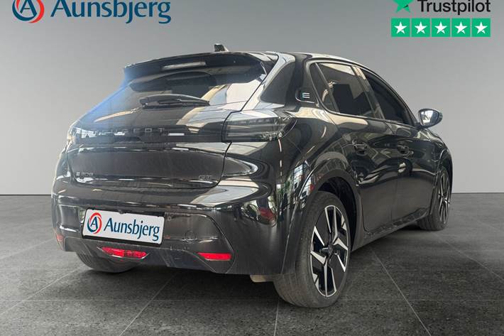 Sort Peugeot e-208 fra 2025