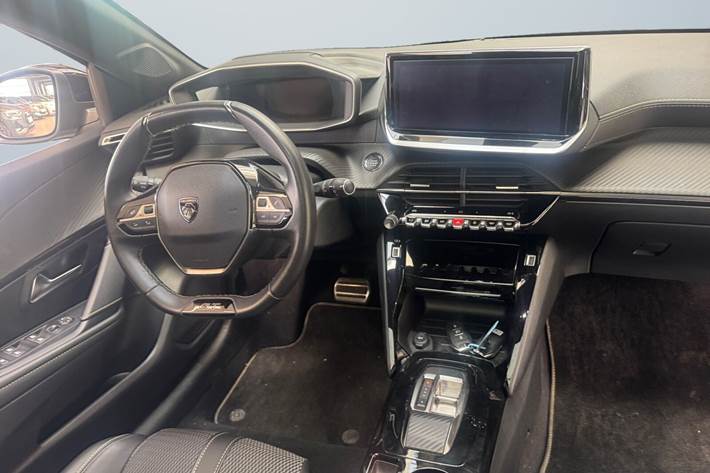 Sort Peugeot e-208 fra 2025