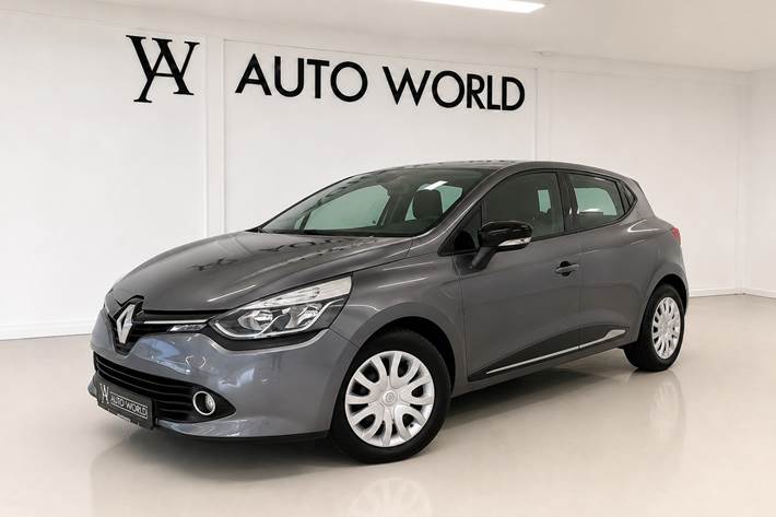 Grå Renault Clio IV fra 2015