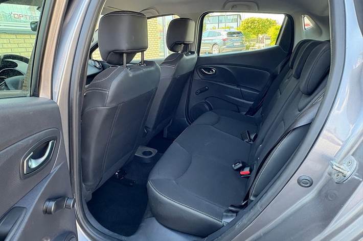 Grå Renault Clio IV fra 2015