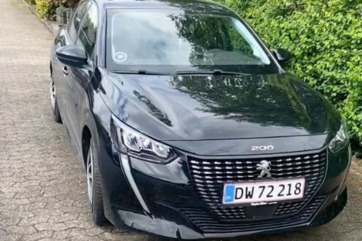 Sort Peugeot 208 fra 2023