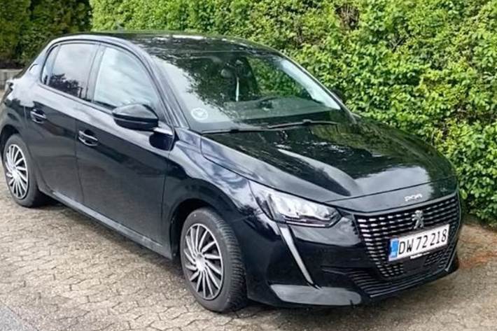 Sort Peugeot 208 fra 2023