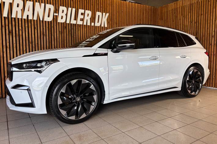 Hvid Skoda Enyaq fra 2023