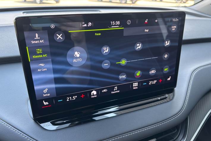 Hvid Skoda Enyaq fra 2023