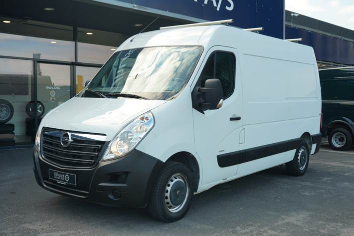 Hvid Opel Movano fra 2015