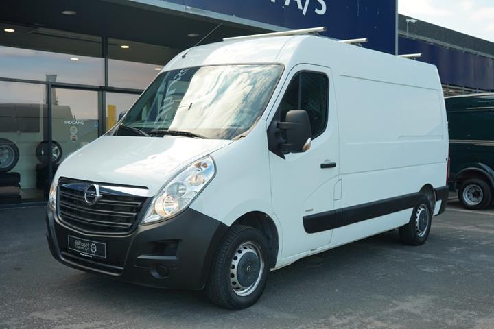 Hvid Opel Movano fra 2015