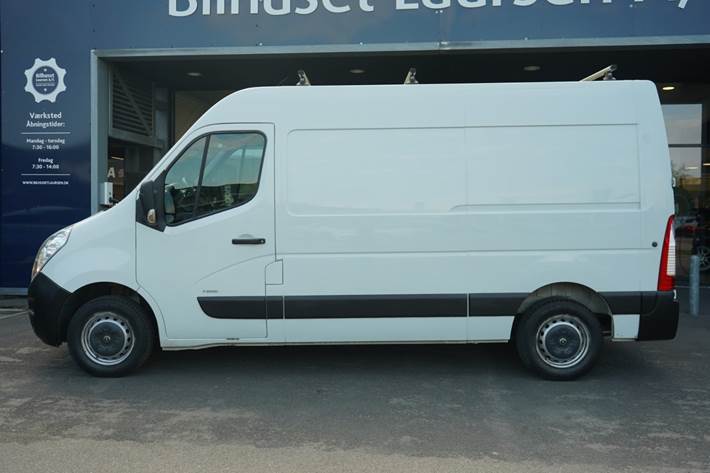 Hvid Opel Movano fra 2015