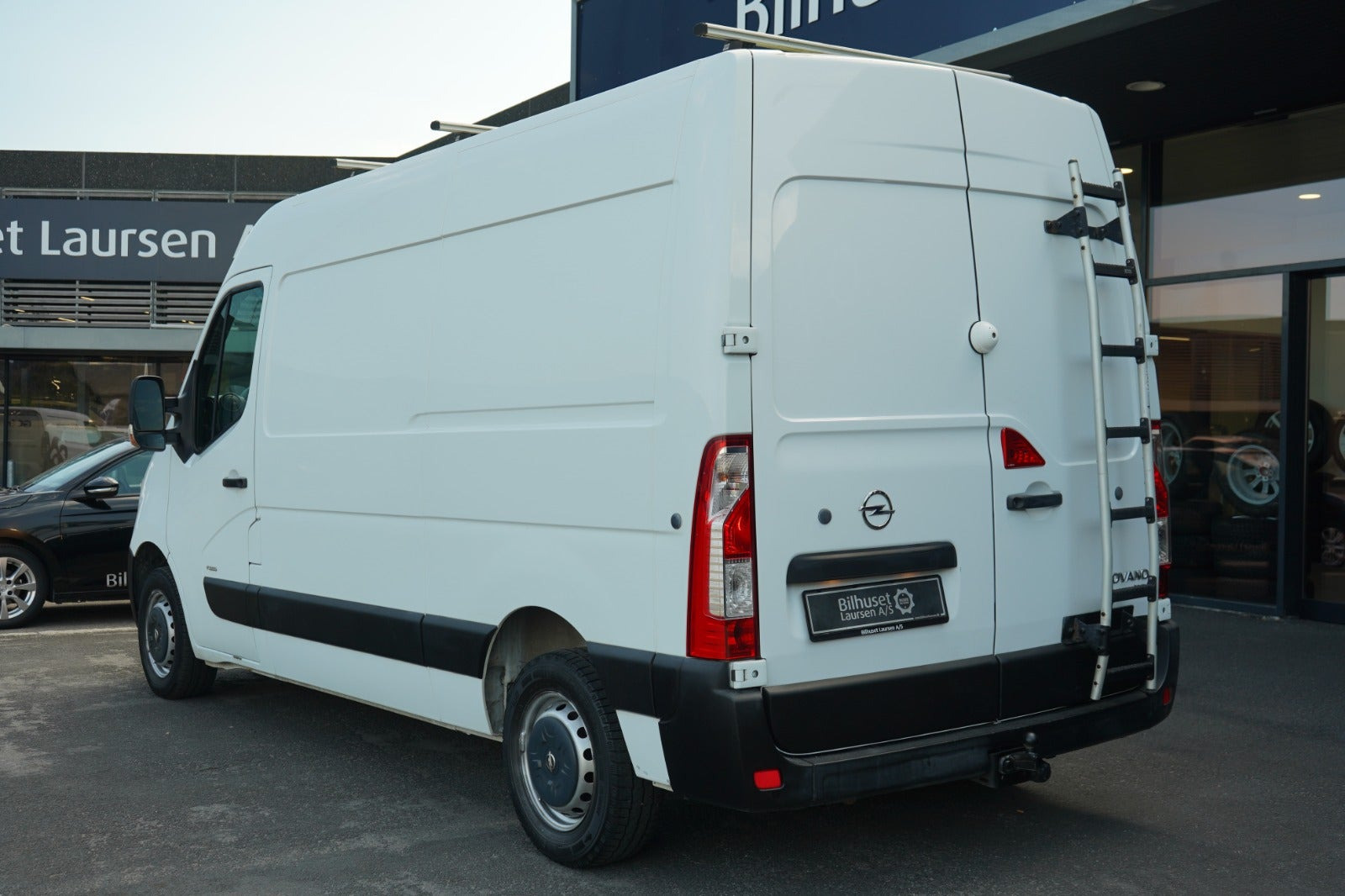 Hvid Opel Movano fra 2015