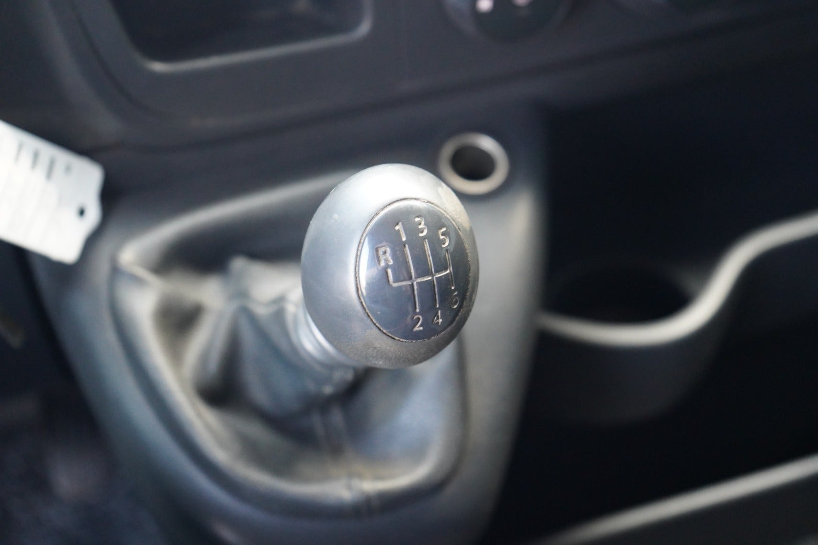 Hvid Opel Movano fra 2015