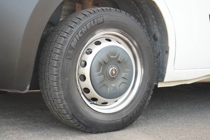 Hvid Opel Movano fra 2015