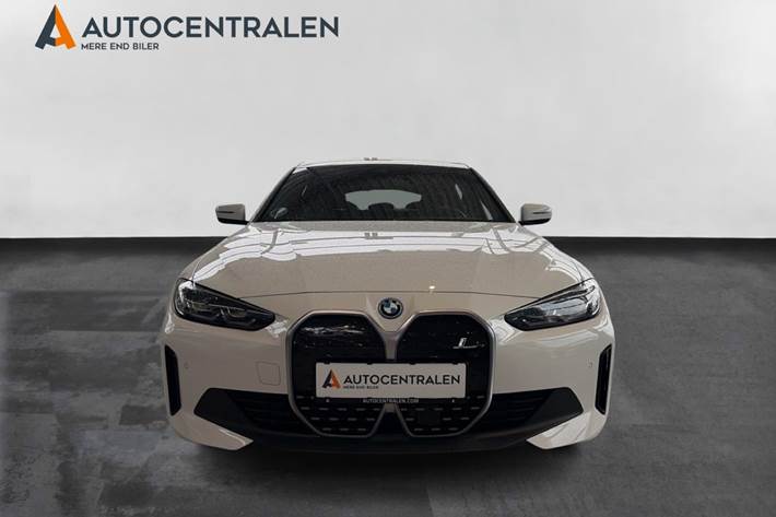 Hvid BMW i4 fra 2023