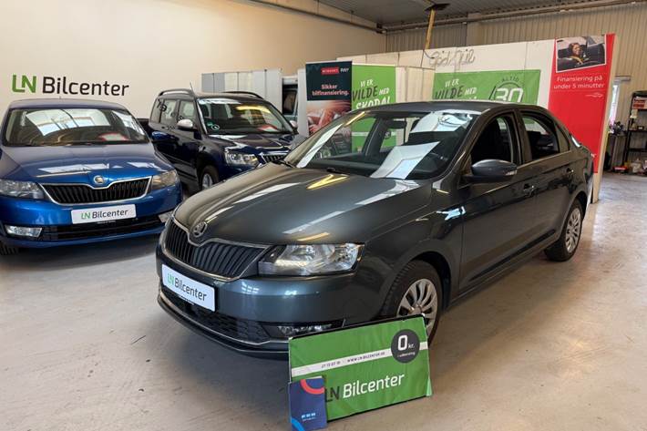 Grå Skoda Rapid fra 2018 set udefra