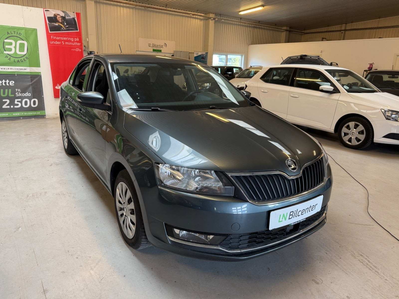Grå Skoda Rapid fra 2018