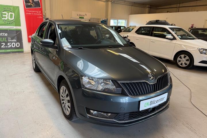 Grå Skoda Rapid fra 2018