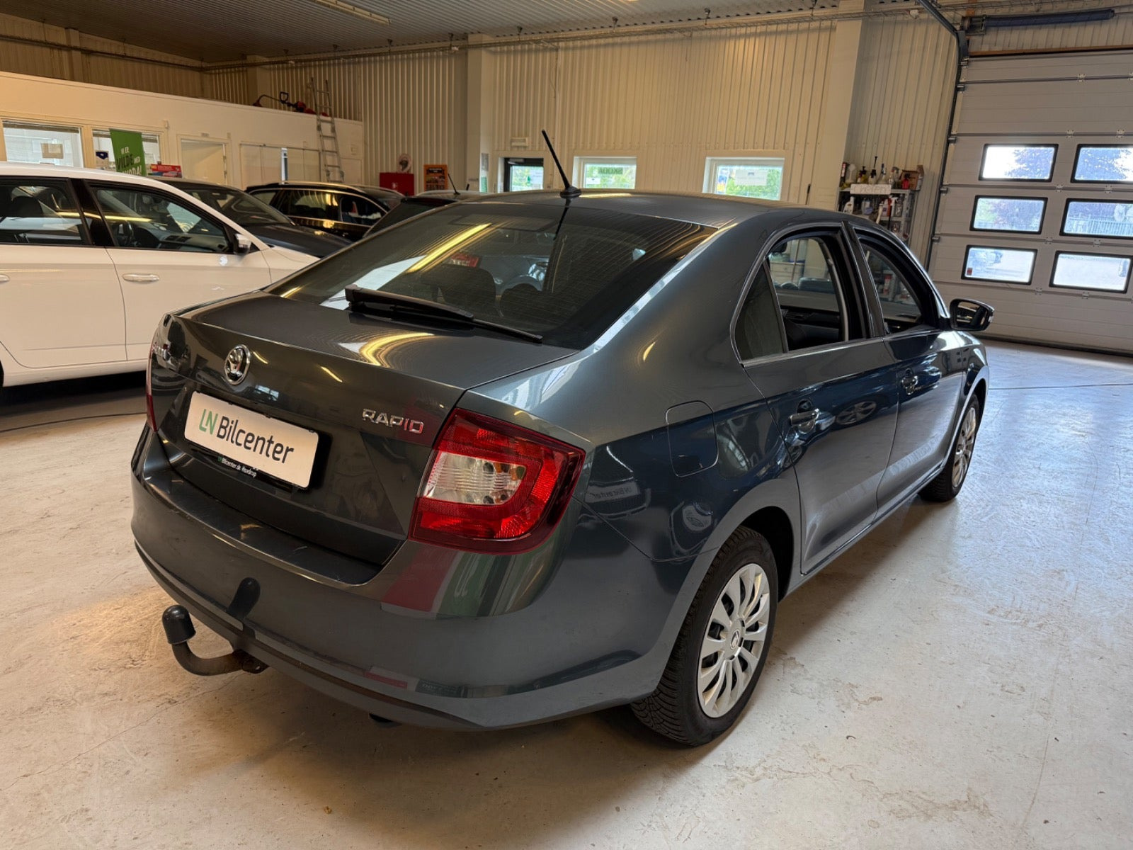 Grå Skoda Rapid fra 2018