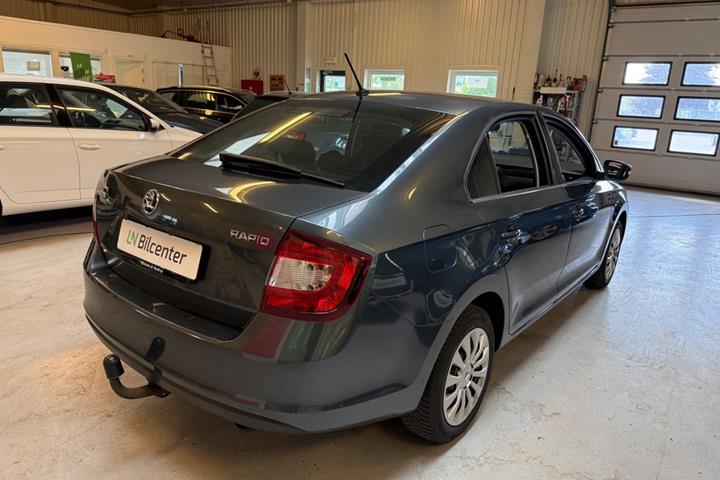 Grå Skoda Rapid fra 2018