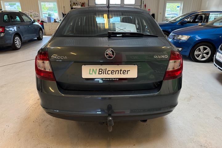 Grå Skoda Rapid fra 2018