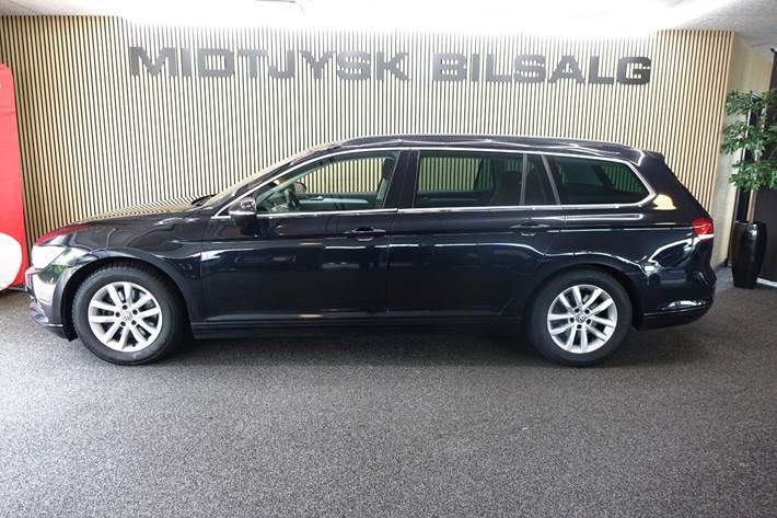Sort VW Passat fra 2015