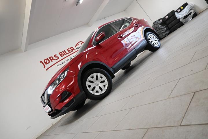 Rød Nissan Qashqai fra 2018