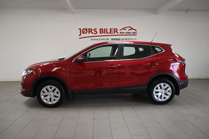Rød Nissan Qashqai fra 2018