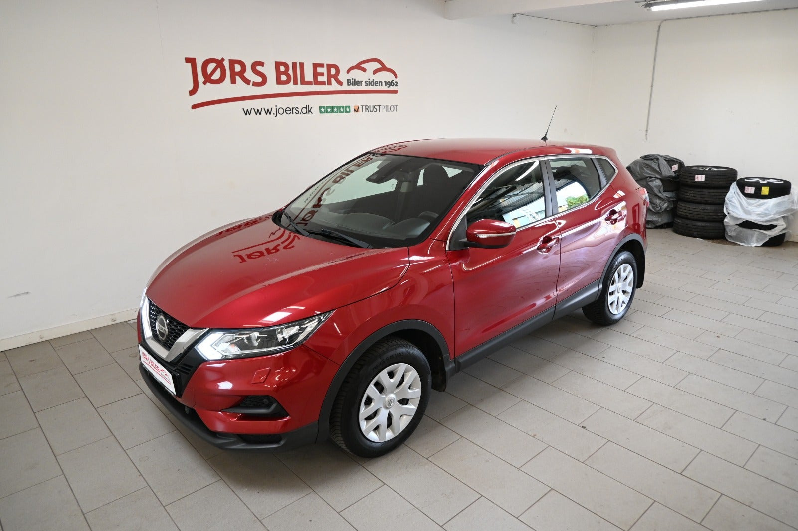 Rød Nissan Qashqai fra 2018