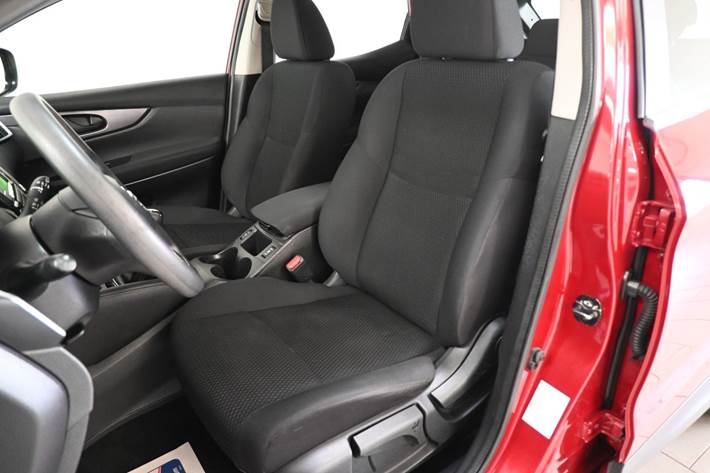 Rød Nissan Qashqai fra 2018