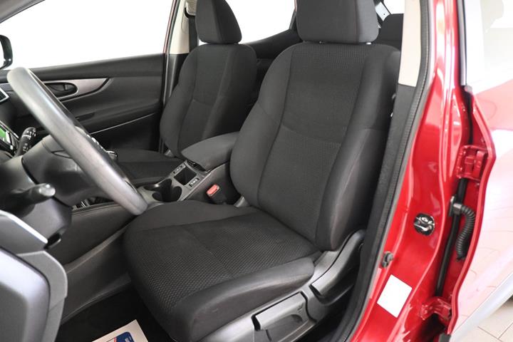 Rød Nissan Qashqai fra 2018