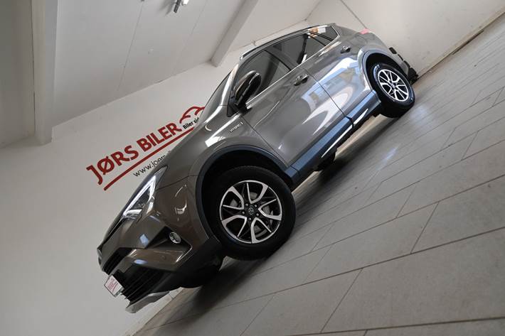 Beige Toyota RAV4 fra 2018