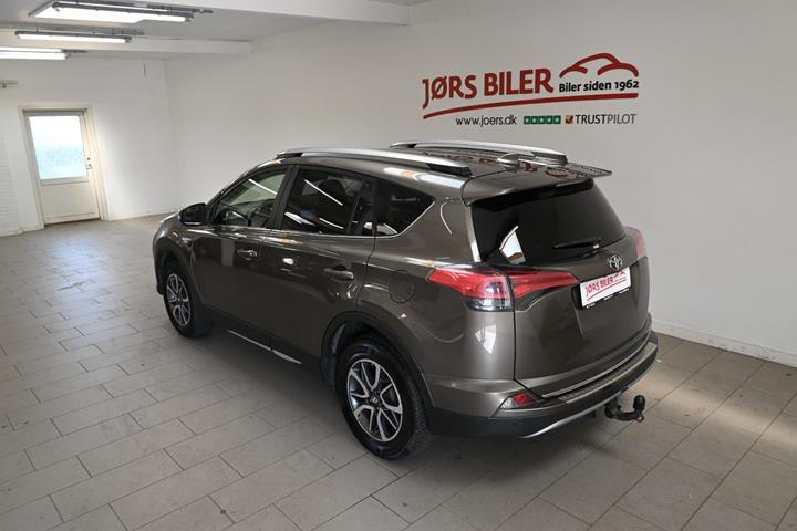 Beige Toyota RAV4 fra 2018
