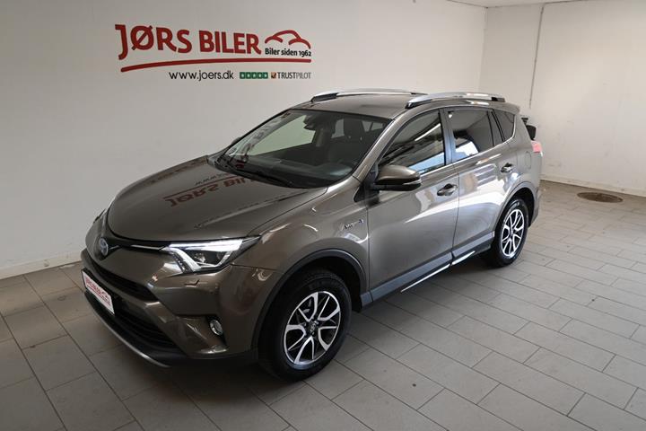 Beige Toyota RAV4 fra 2018