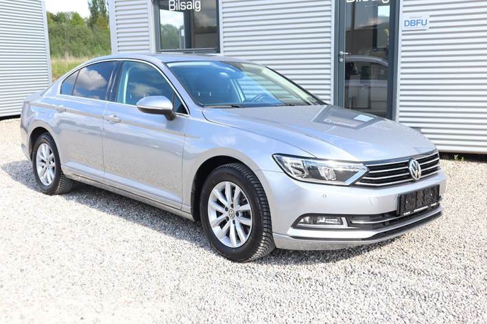 Grå VW Passat fra 2018