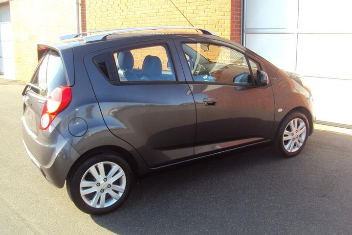 Grå Chevrolet Spark fra 2014