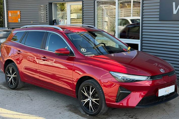 Rød MG MG5 fra 2022