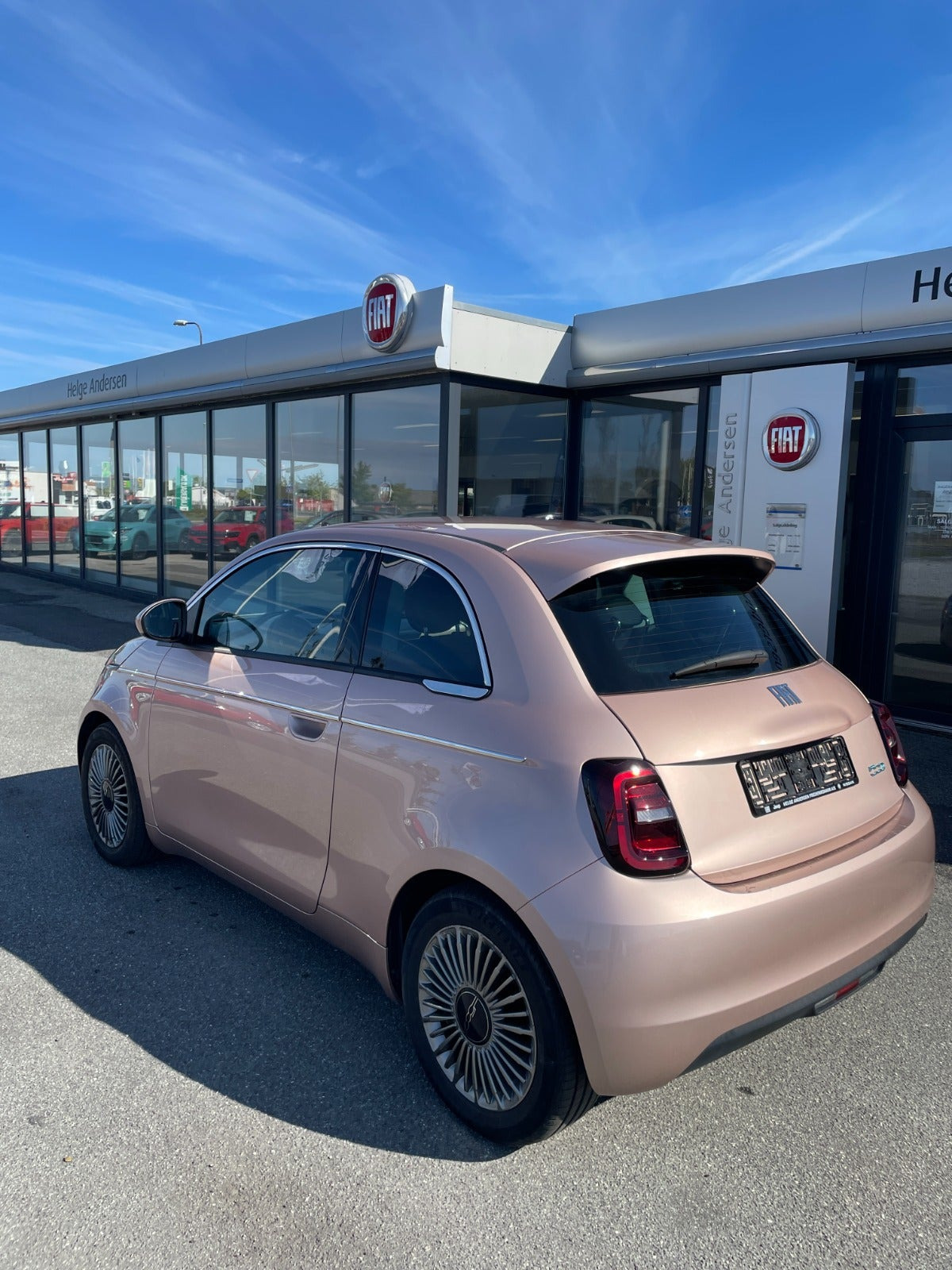 Grå Fiat 500e fra 2024