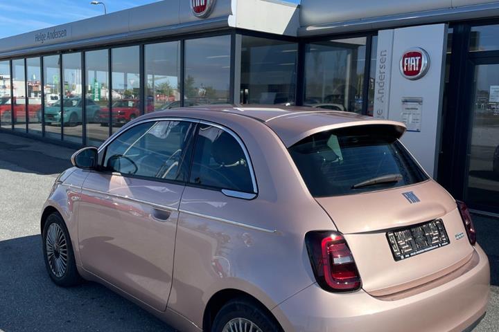 Grå Fiat 500e fra 2024