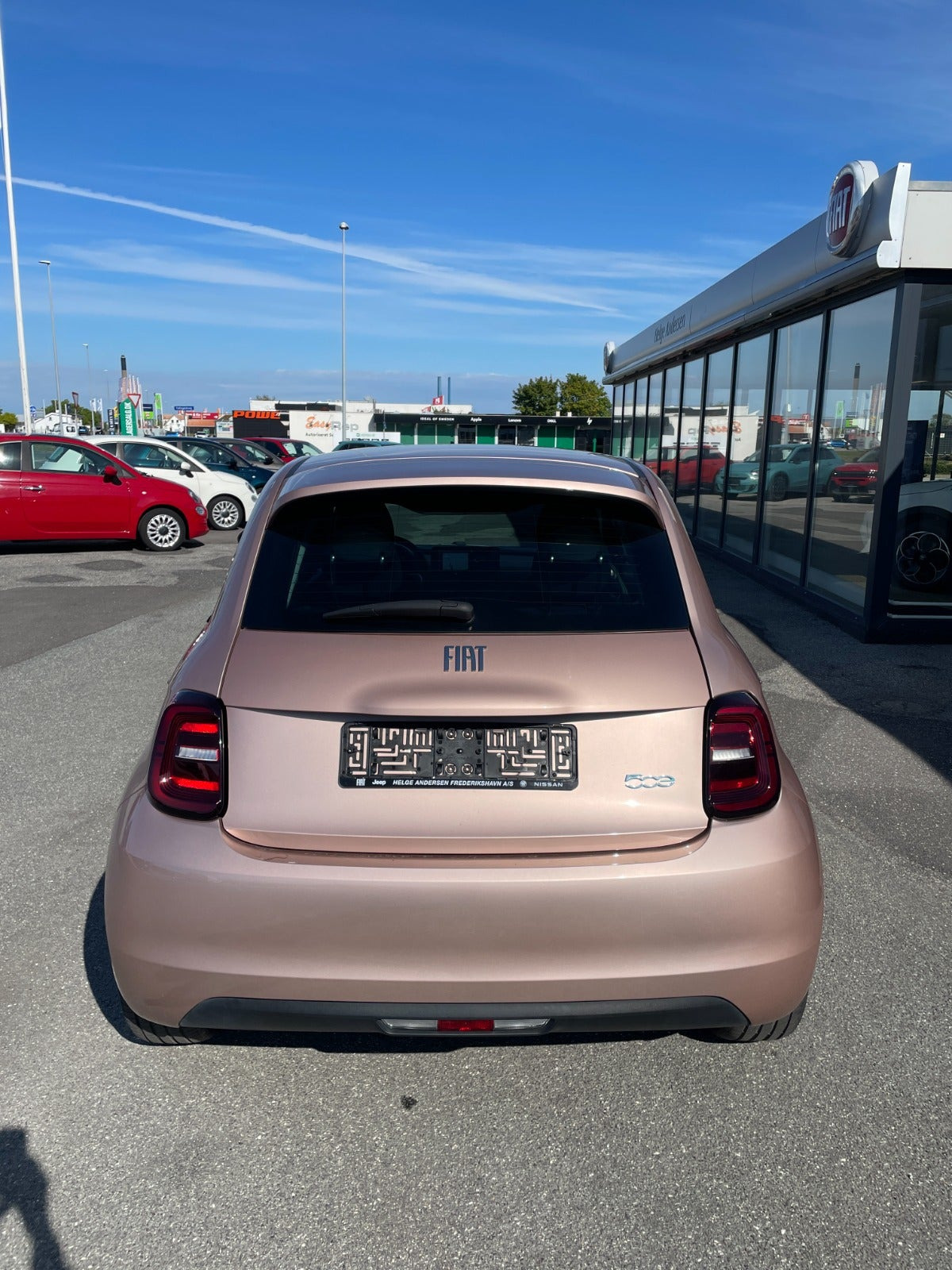 Grå Fiat 500e fra 2024