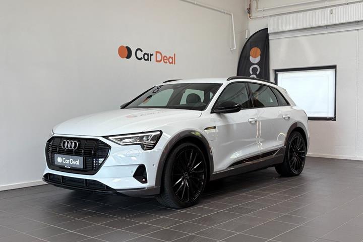 Hvid Audi e-tron fra 2021 set udefra