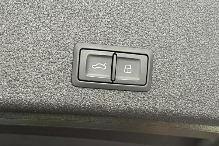 Hvid Audi e-tron fra 2021