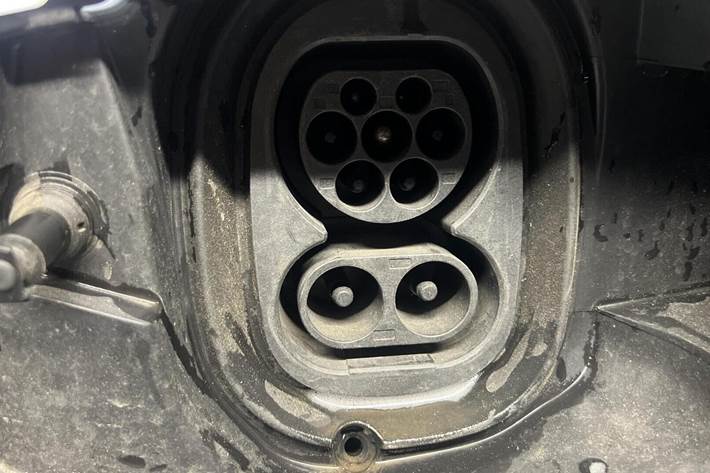 Grå Skoda Enyaq fra 2023