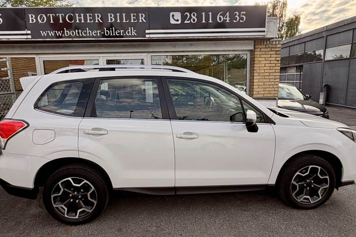 Hvid Subaru Forester fra 2019