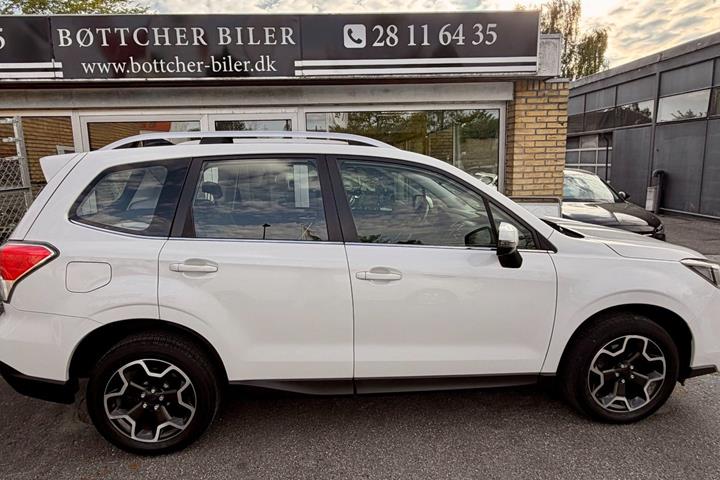 Hvid Subaru Forester fra 2019